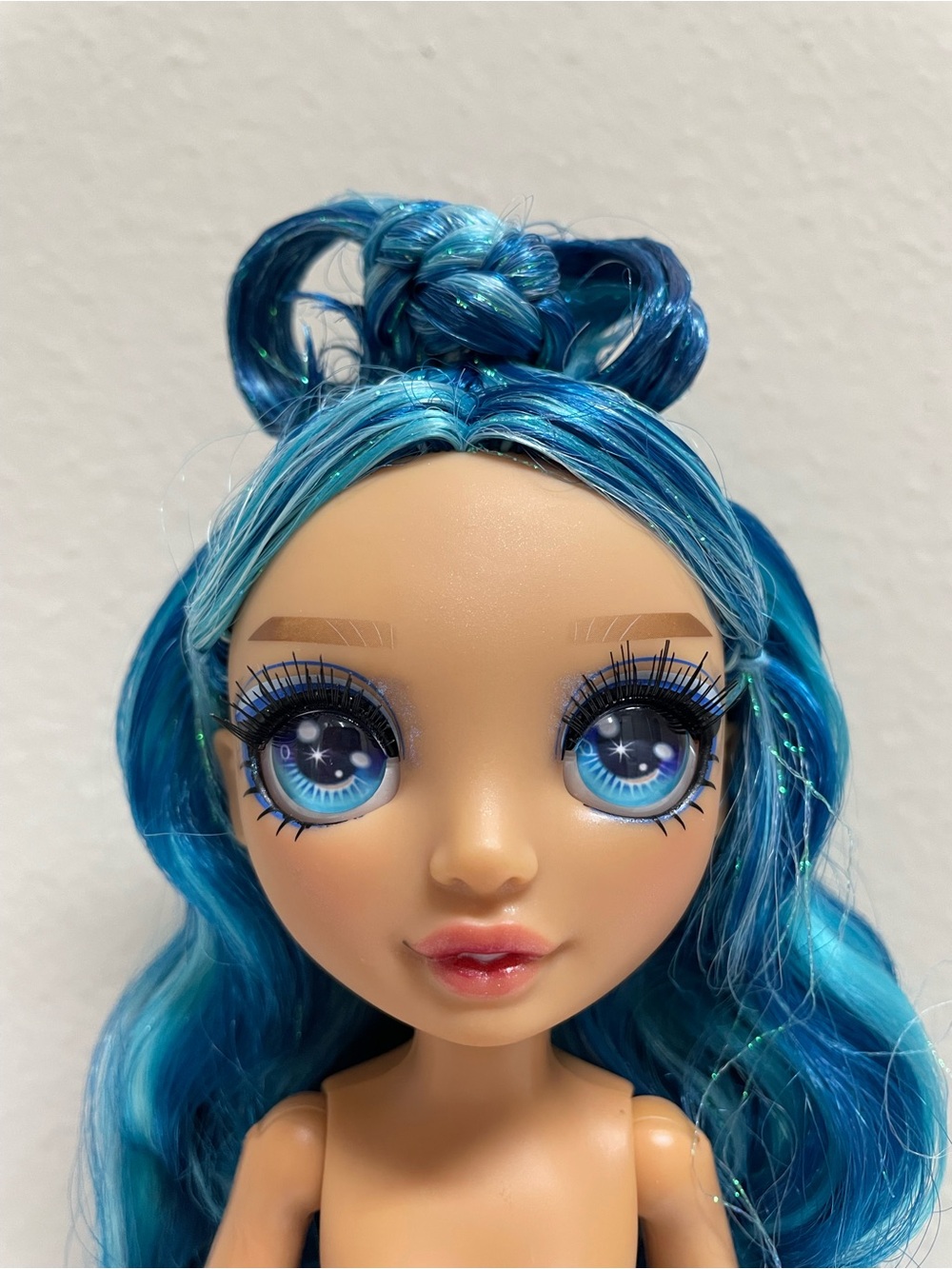 Rainbow High Winter Wonderland Skyler and Violet Base Dolls - Picture 8 of 13